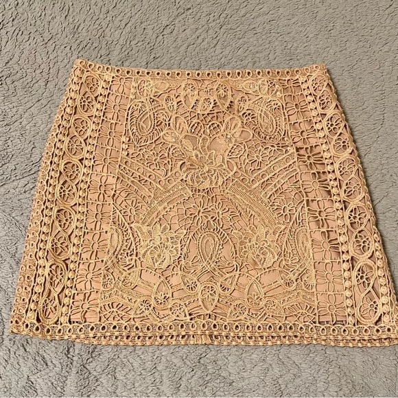 Club Monaco lace overlay mini skirt. - Picture 2 of 7